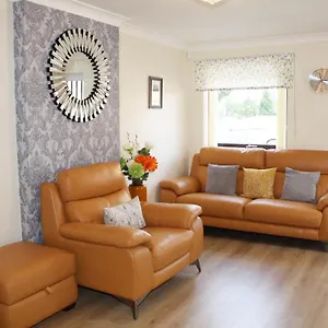 https://city-centre-town-house-with-riverside-views-and-free.yorkshirehotels.net